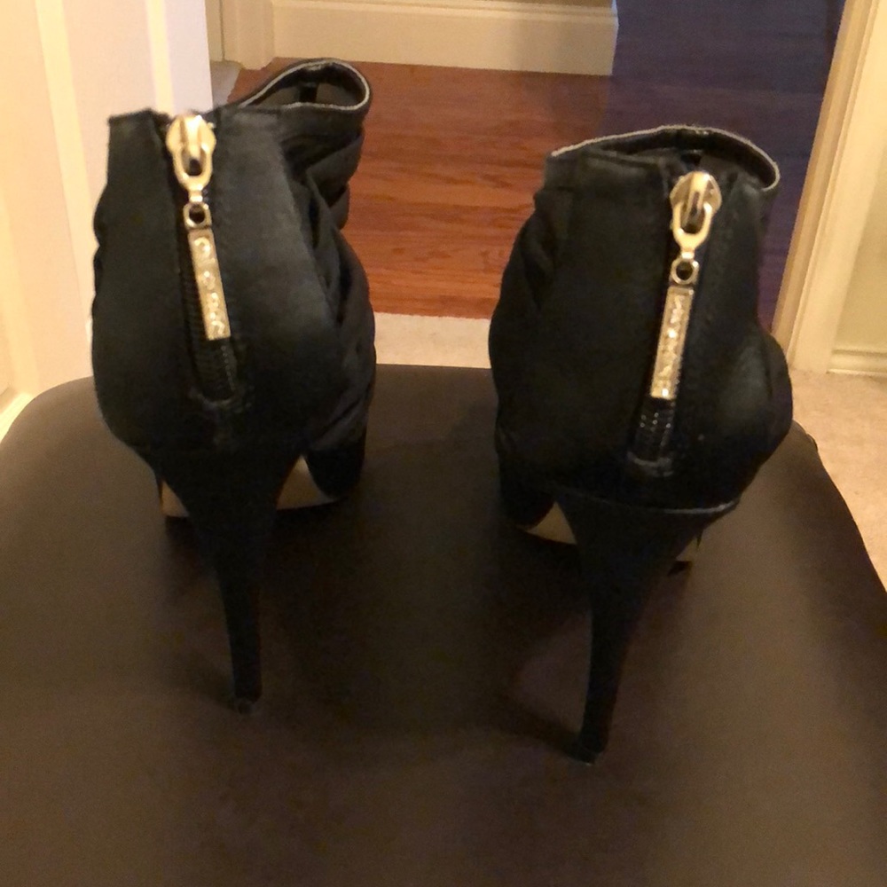 Heels - Picture 3 of 6